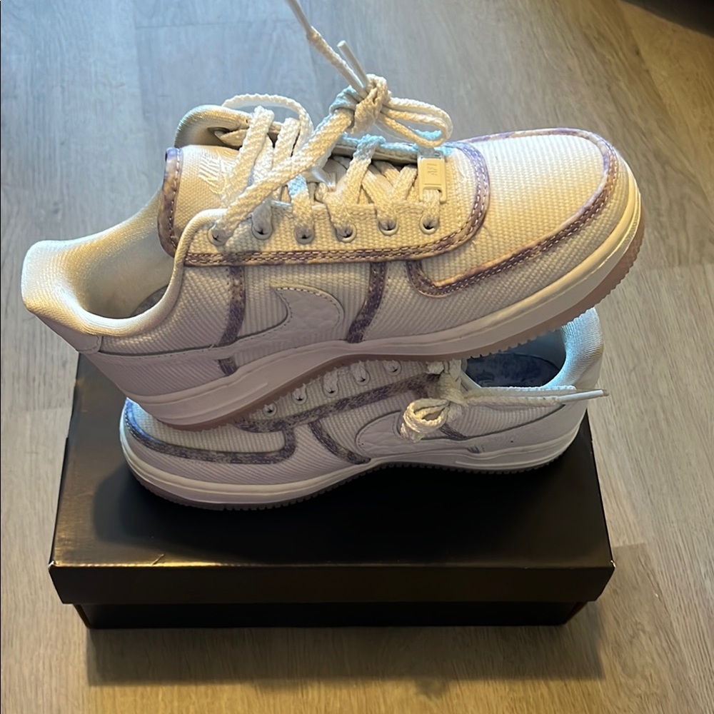 NIKE AIR FORCE 1 LOW